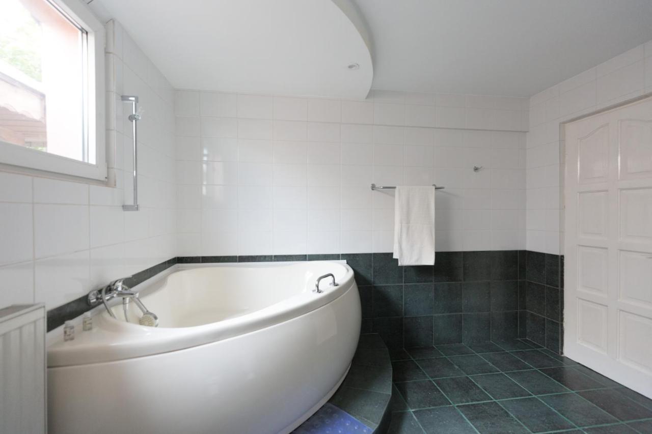 מלון Târgu Jiu Casa Ris מראה חיצוני תמונה