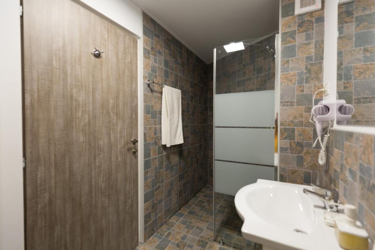 מלון Târgu Jiu Casa Ris מראה חיצוני תמונה
