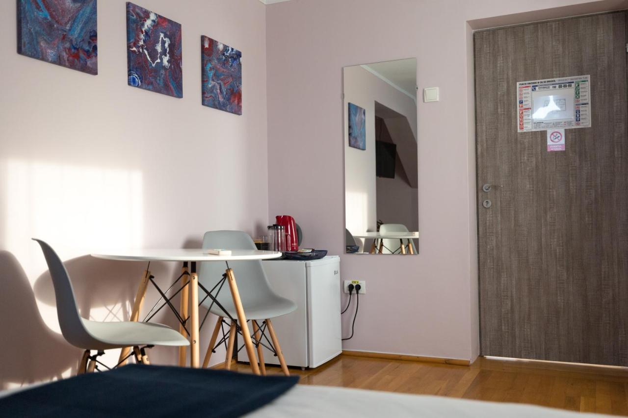 מלון Târgu Jiu Casa Ris מראה חיצוני תמונה